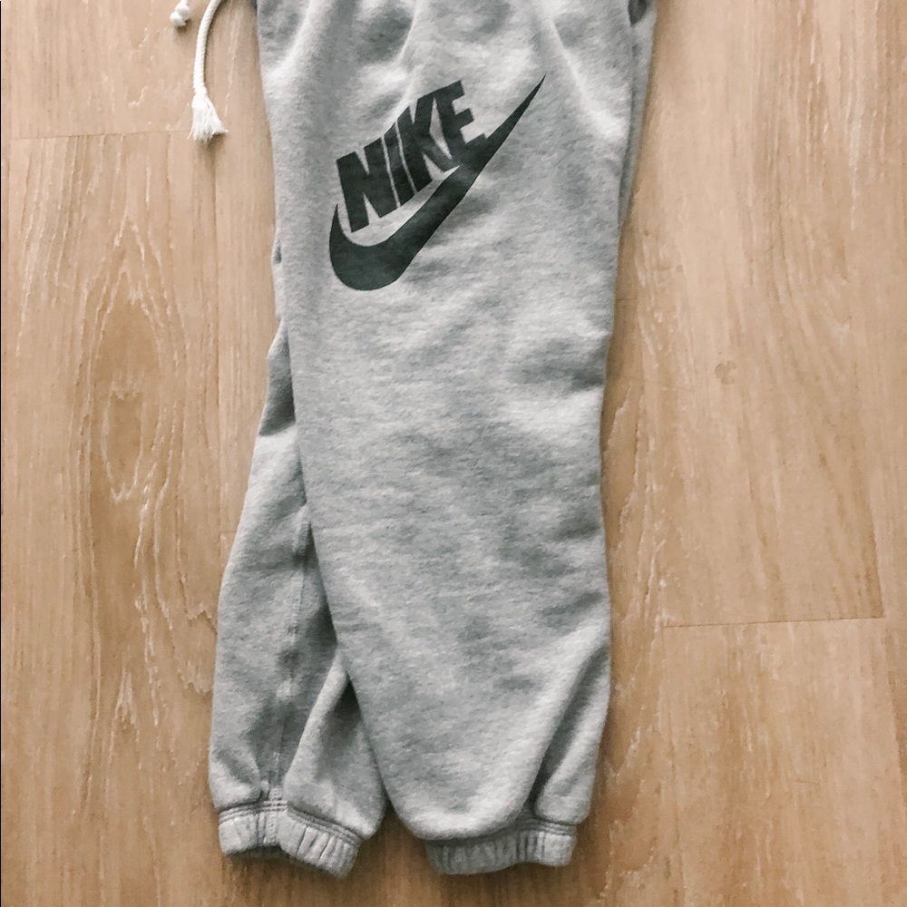 Nike Cropped Sweatpants